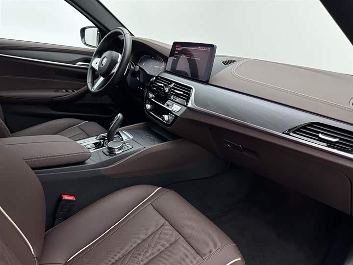 Фото 17 - BMW 5 Series