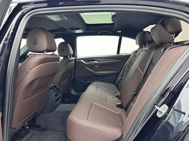 Фото 20 - BMW 5 Series