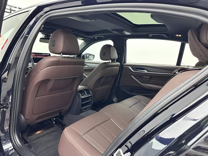 Фото 21 - BMW 5 Series