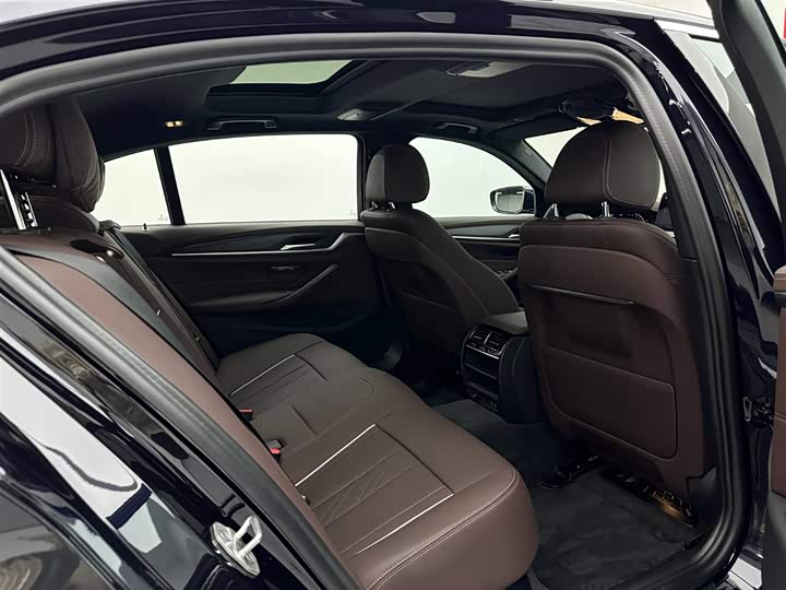 Фото 22 - BMW 5 Series