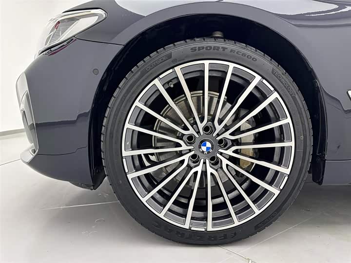 Фото 30 - BMW 5 Series