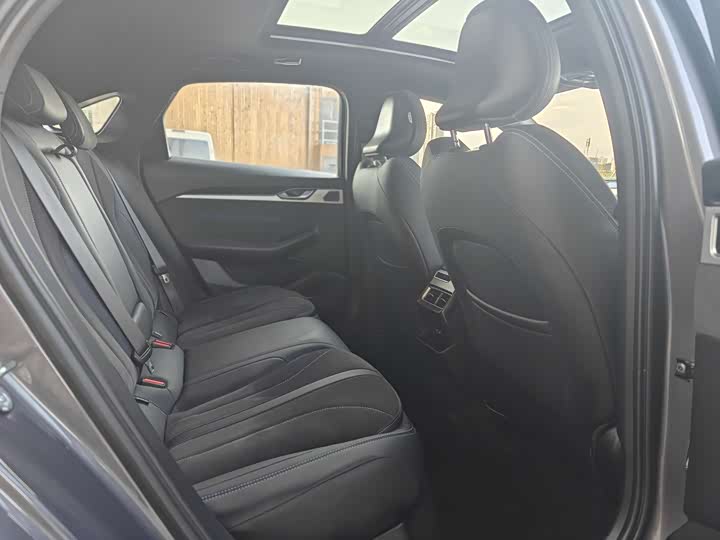 Фото 12 - Geely Preface