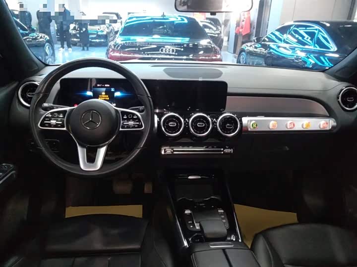 Фото 10 - Mercedes-Benz GLB-Class