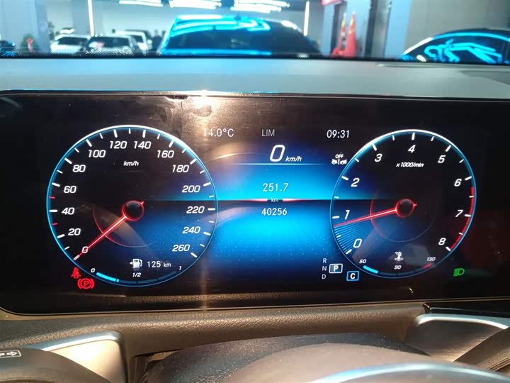 Фото 12 - Mercedes-Benz GLB-Class