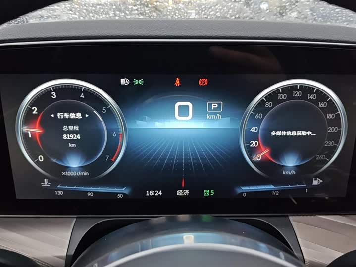 Фото 14 - Hongqi H9