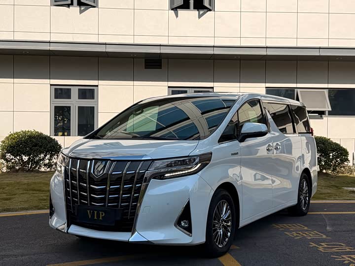 Фото 1 - Toyota Alphard