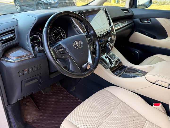 Фото 10 - Toyota Alphard