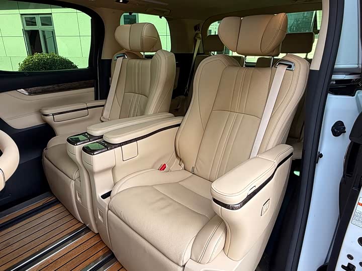 Фото 12 - Toyota Alphard