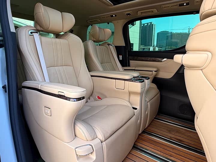 Фото 16 - Toyota Alphard