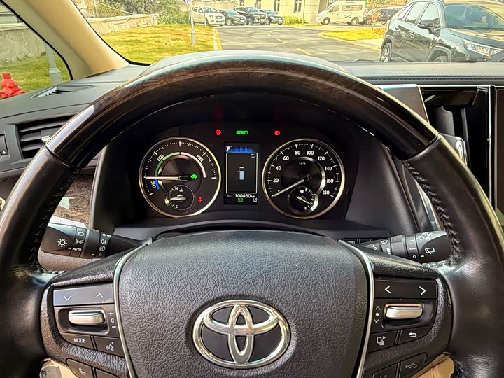 Фото 18 - Toyota Alphard