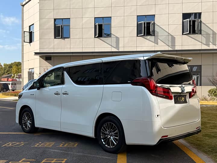 Фото 3 - Toyota Alphard