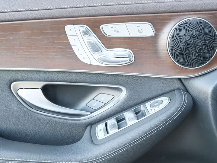 Фото 9 - Mercedes-Benz GLC-Class