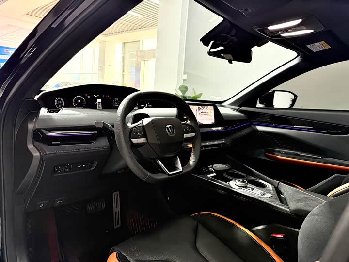 Фото 10 - Changan UNI-V