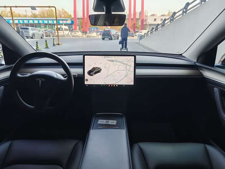 Фото 10 - Tesla Model Y