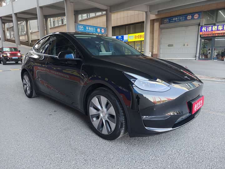 Фото 3 - Tesla Model Y