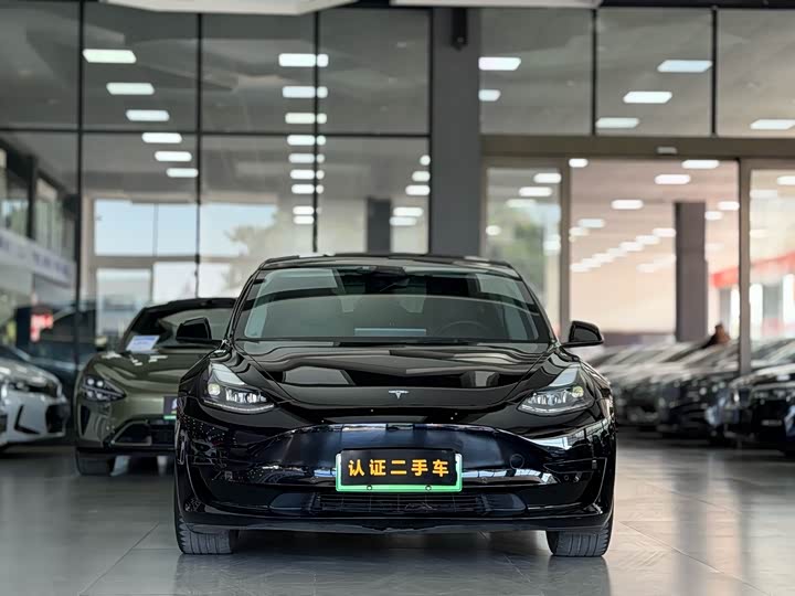 Фото 2 - Tesla Model 3