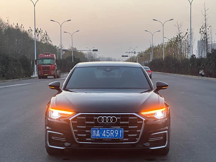Фото 3 - Audi A6L