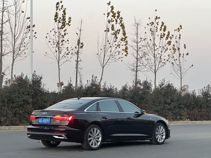 Фото 6 - Audi A6L