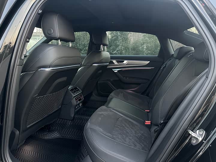 Фото 8 - Audi A6L