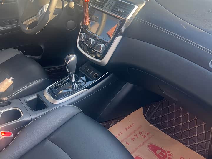 Фото 14 - Nissan Tiida