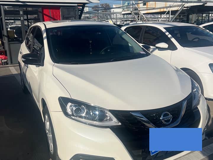 Фото 2 - Nissan Tiida