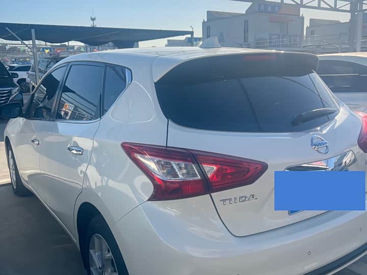 Фото 4 - Nissan Tiida