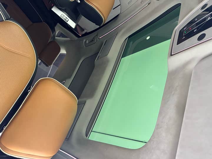 Фото 10 - Audi A8