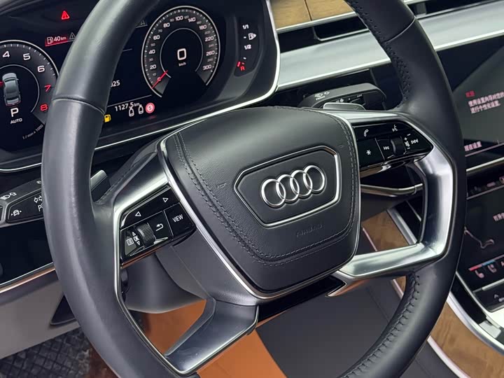 Фото 12 - Audi A8