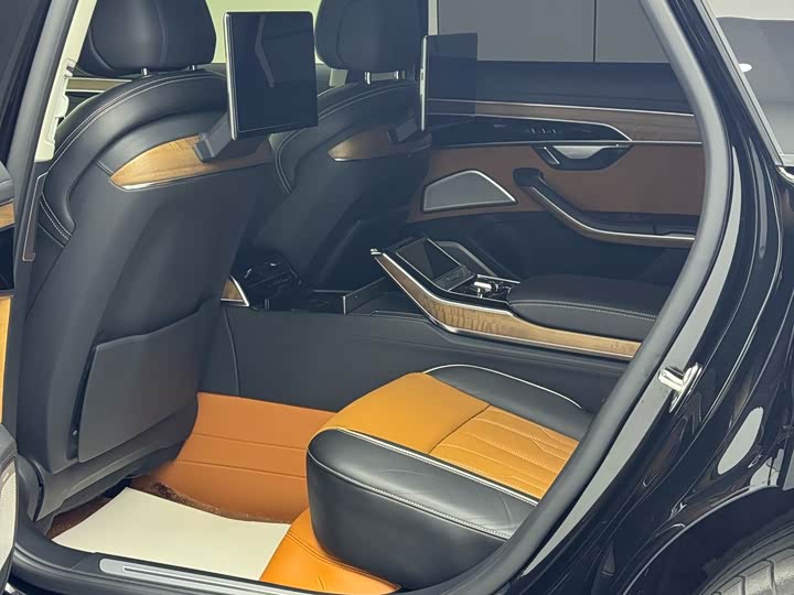 Фото 15 - Audi A8