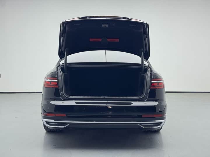 Фото 17 - Audi A8