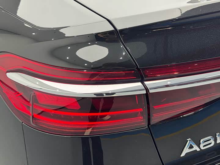 Фото 18 - Audi A8