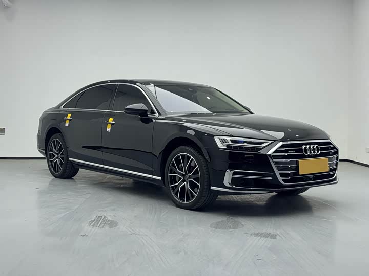 Фото 2 - Audi A8