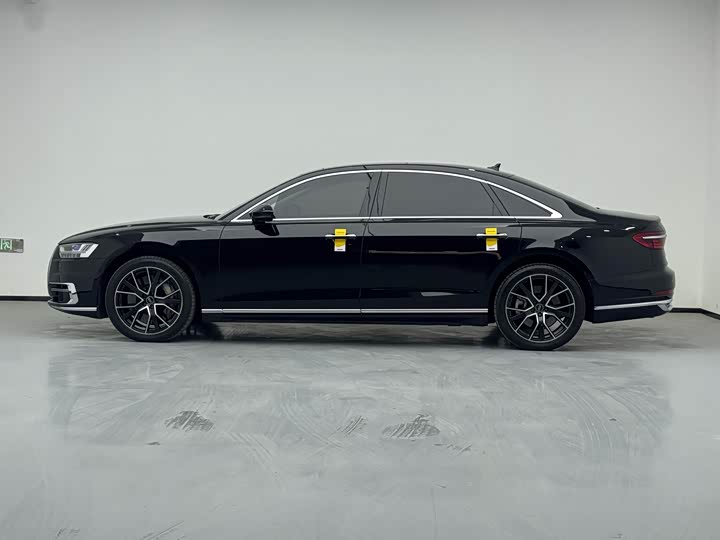 Фото 20 - Audi A8