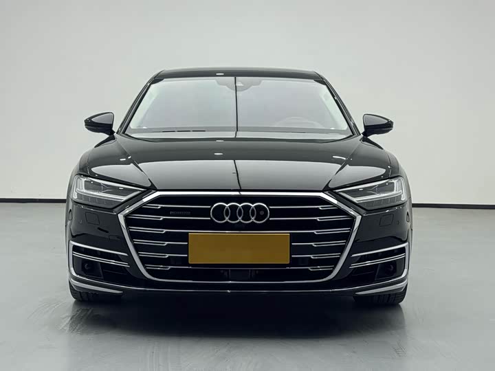 Фото 3 - Audi A8