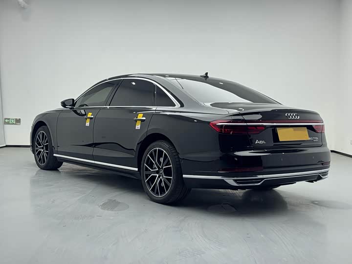 Фото 4 - Audi A8