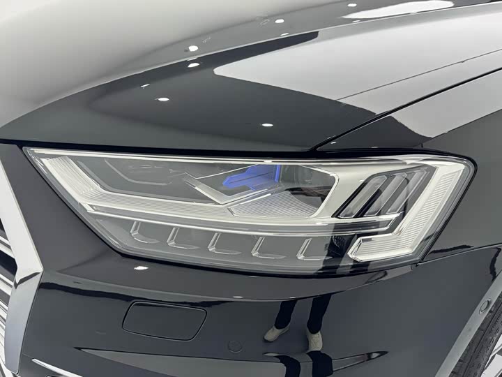 Фото 7 - Audi A8