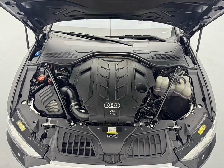 Фото 8 - Audi A8