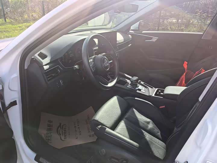 Фото 4 - Audi A4L