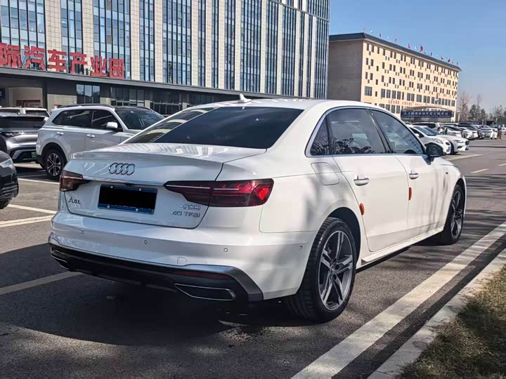 Фото 9 - Audi A4L