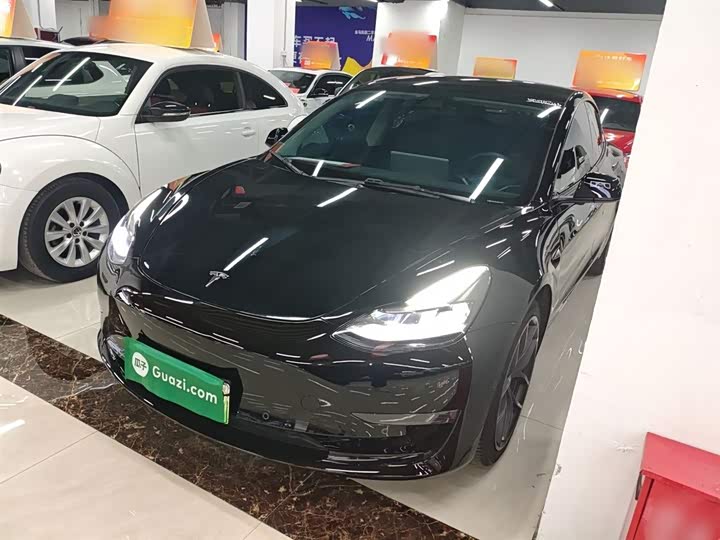 Фото 1 - Tesla Model 3