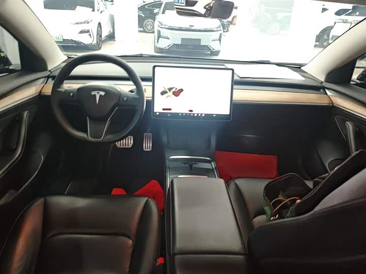 Фото 10 - Tesla Model 3