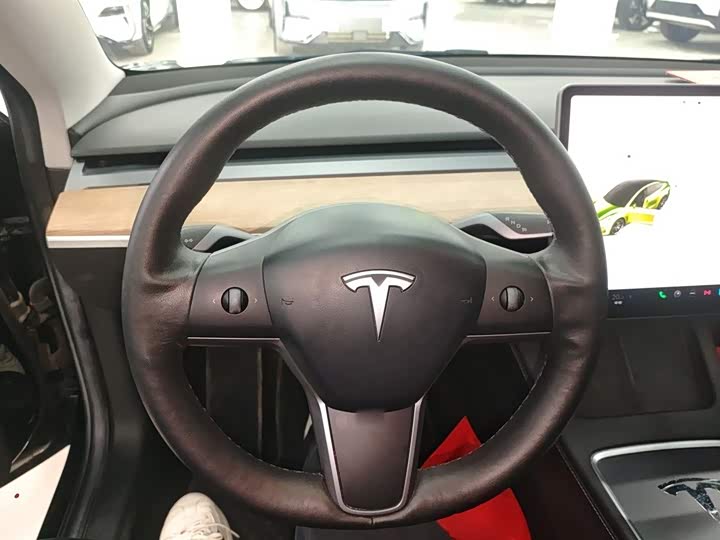 Фото 11 - Tesla Model 3
