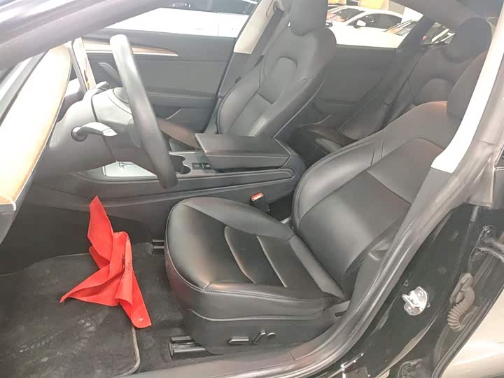 Фото 15 - Tesla Model 3