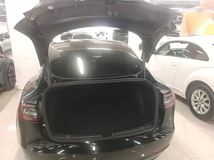 Фото 19 - Tesla Model 3