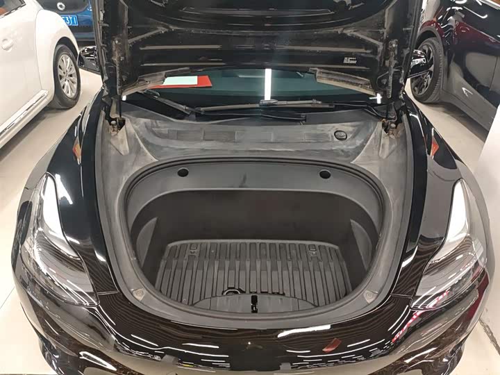 Фото 20 - Tesla Model 3