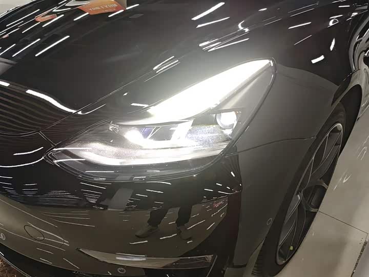 Фото 24 - Tesla Model 3