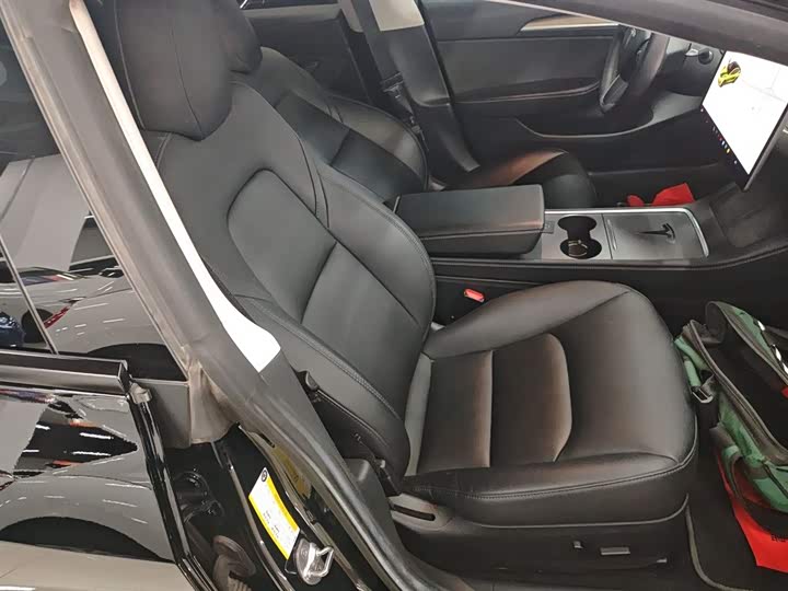 Фото 25 - Tesla Model 3