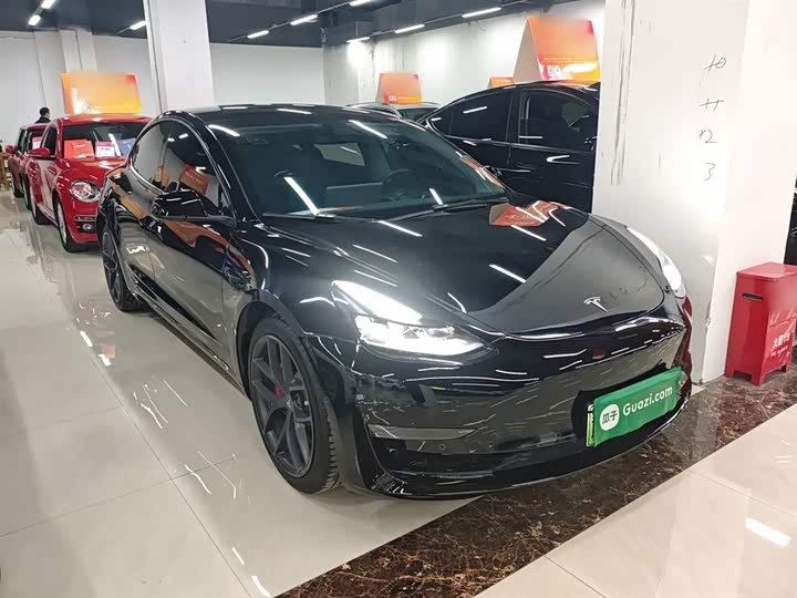 Фото 4 - Tesla Model 3