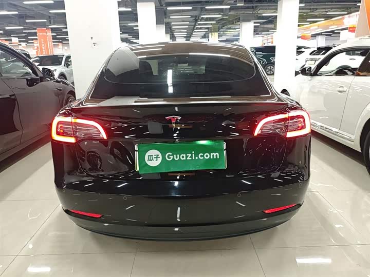 Фото 6 - Tesla Model 3