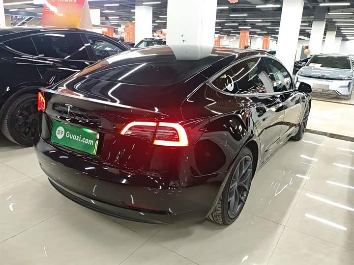 Фото 7 - Tesla Model 3